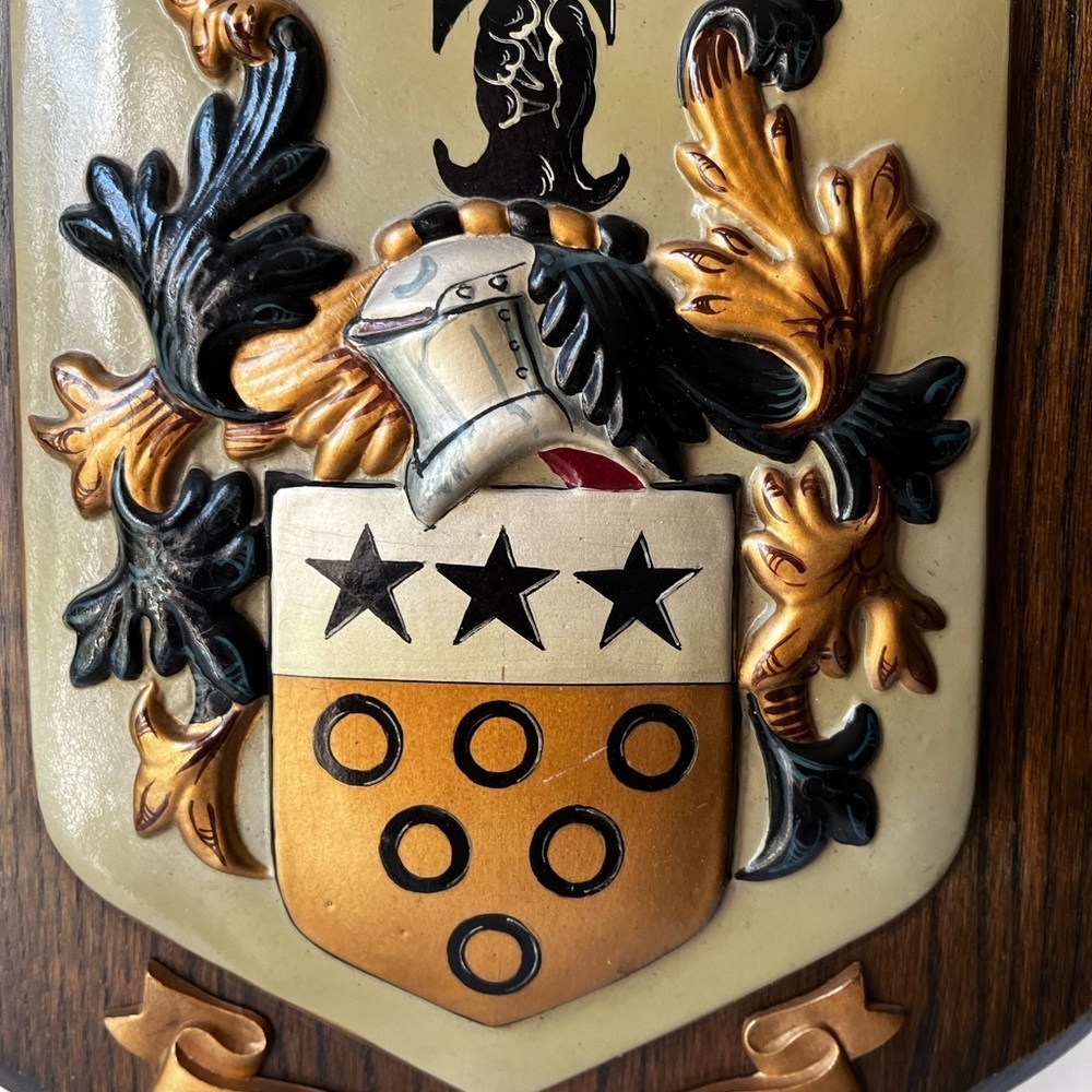 wooden plaques featuring family crests or coats of arms. McBrayer and Fllington. - Picture 16 of 16